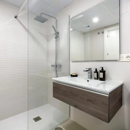 아파트 Stunning Renovated Golden Banus! Rdr254